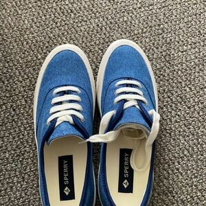Sperry Women’s  Blue Canvas Sneakers sz 7 new in box